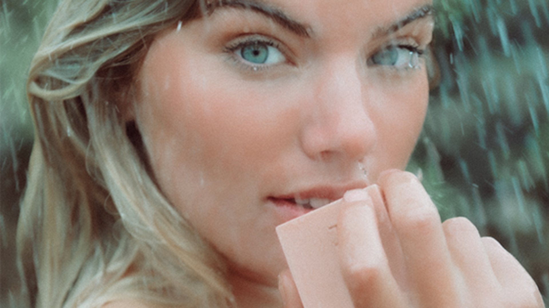 VEGAN HANDMADE PALM OIL FREE SOAP - CLEAN BEAUTY , GREEN BEAUTY